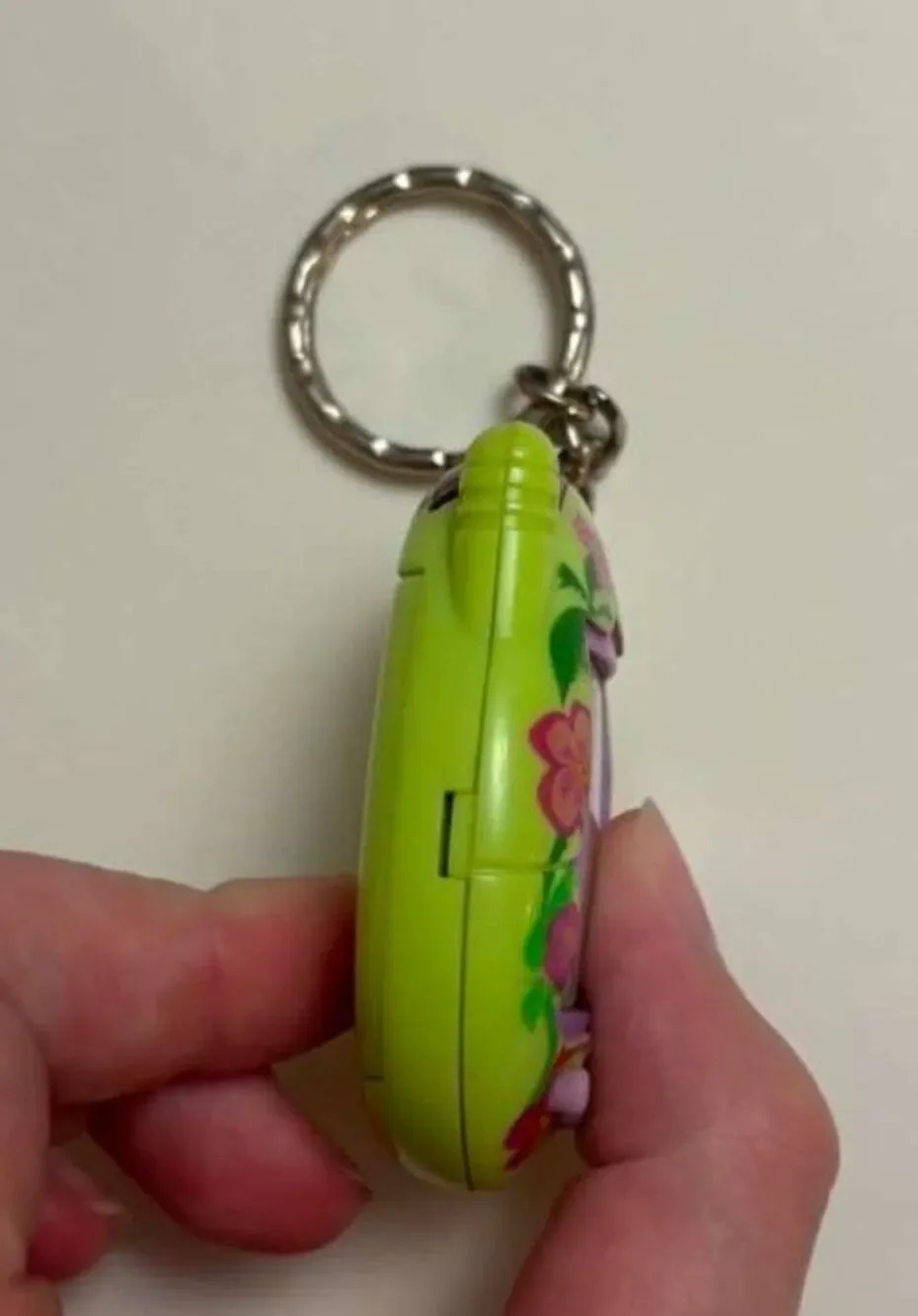 Vintage Tamagotchi Connection V3 Hibiscus Tropical Green TamaTown 2004 Keychain